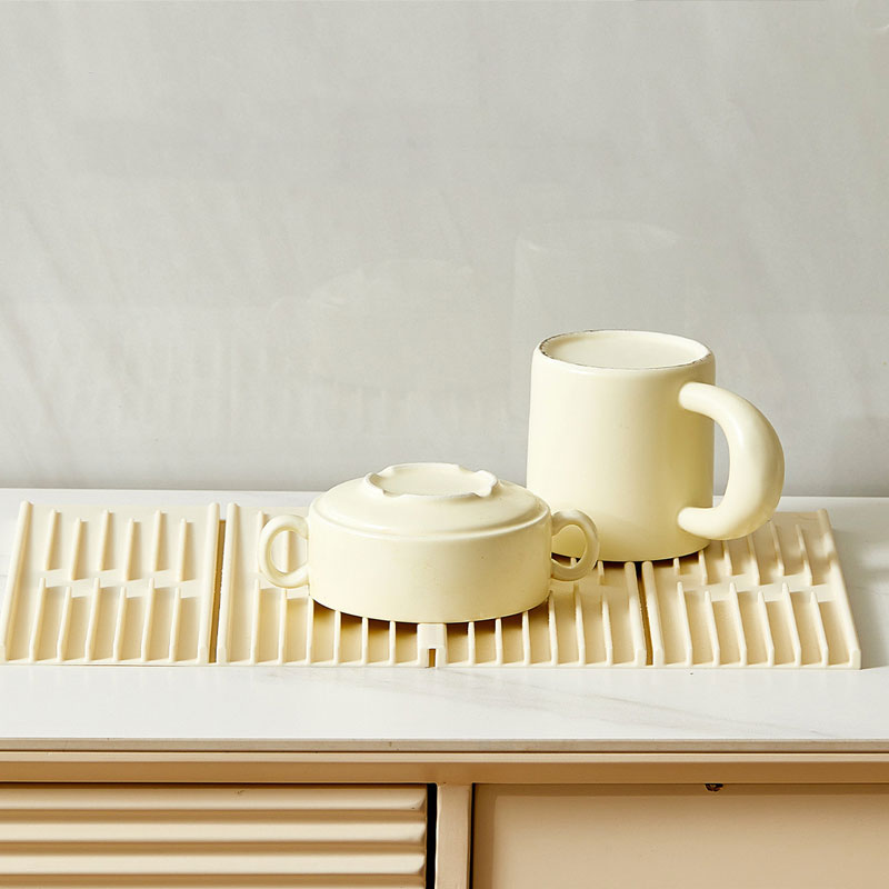 Tri-Fold Sloped Drain & Heat Insulation Mat – Space-Saving & Practical